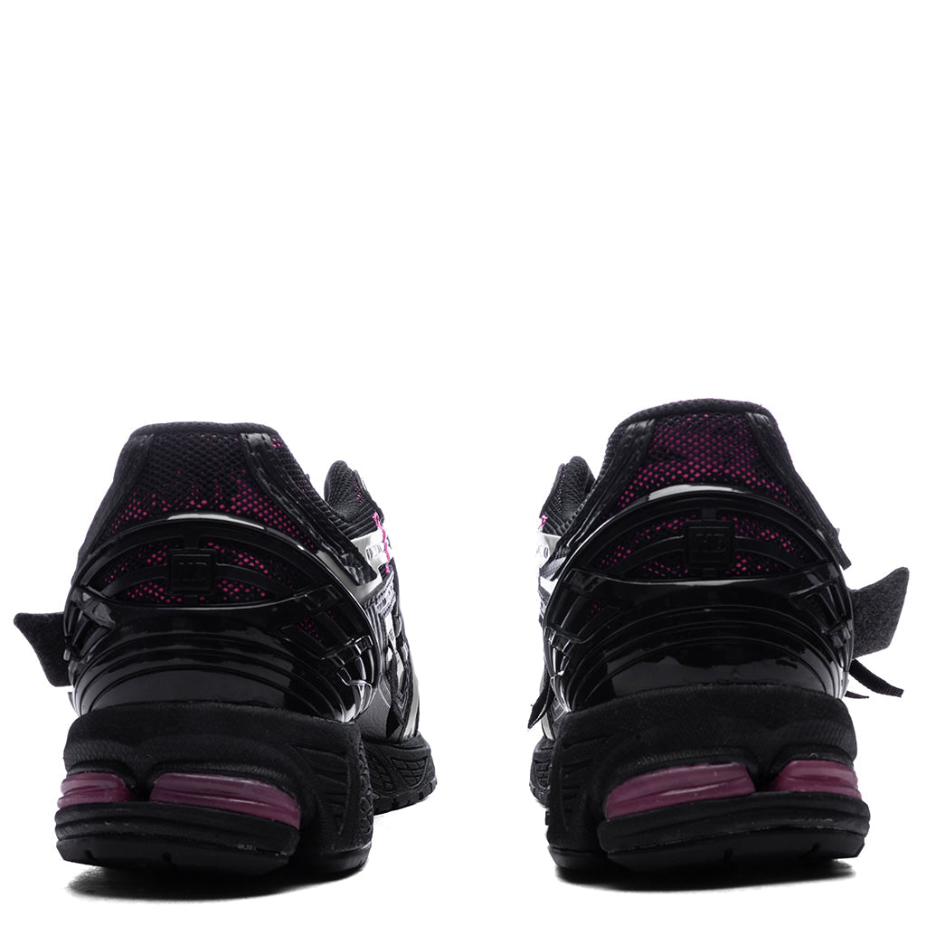 1906A - Black/Dragon Berry/White