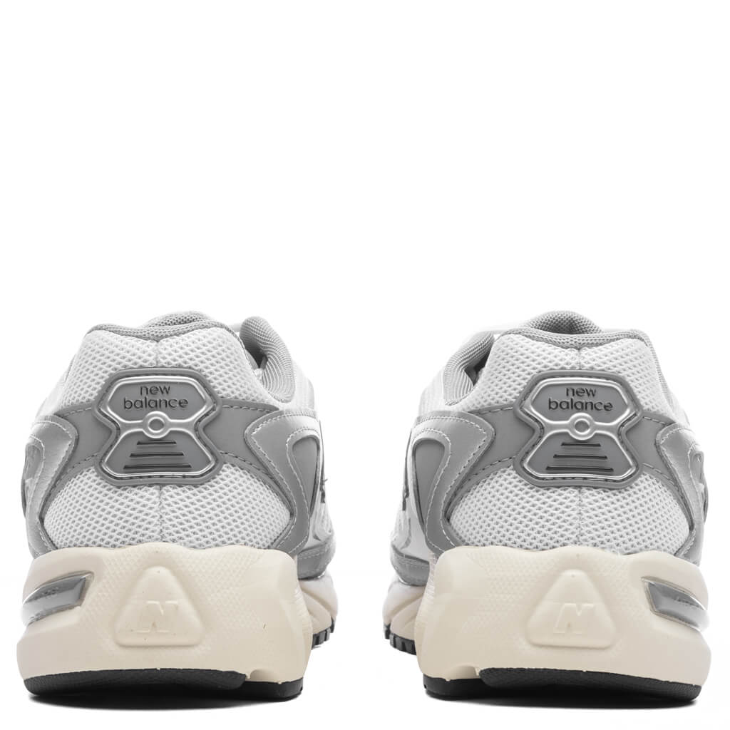 725v1 - White/Metallic Silver/Slate Grey