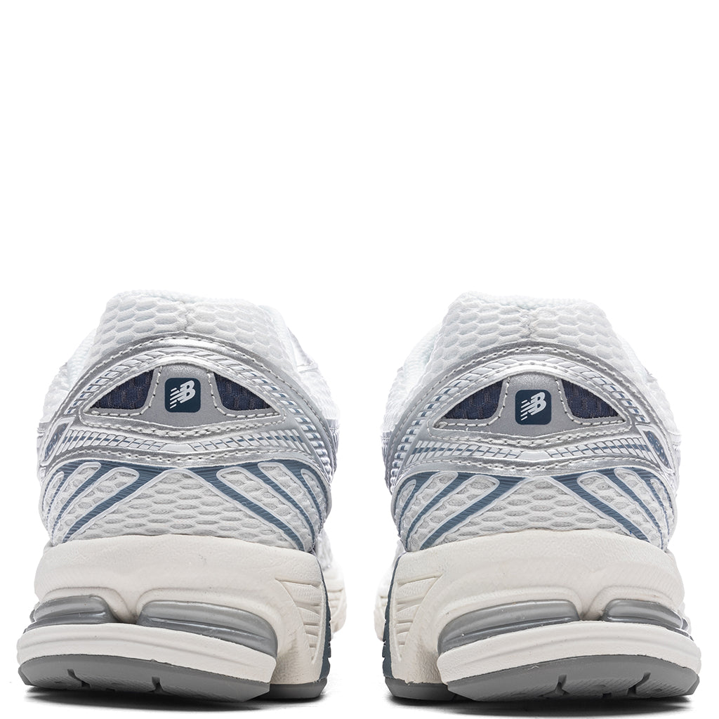 860v2 - Sea Salt/Vintage Indigo/Arctic Grey