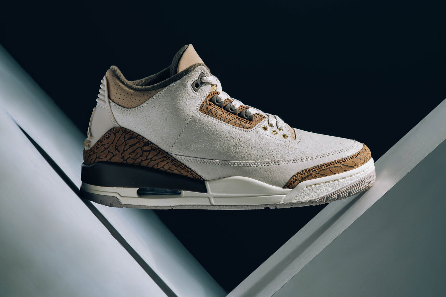 Air Jordan 3 Retro - Light Orewood Brown/Metallic Gold