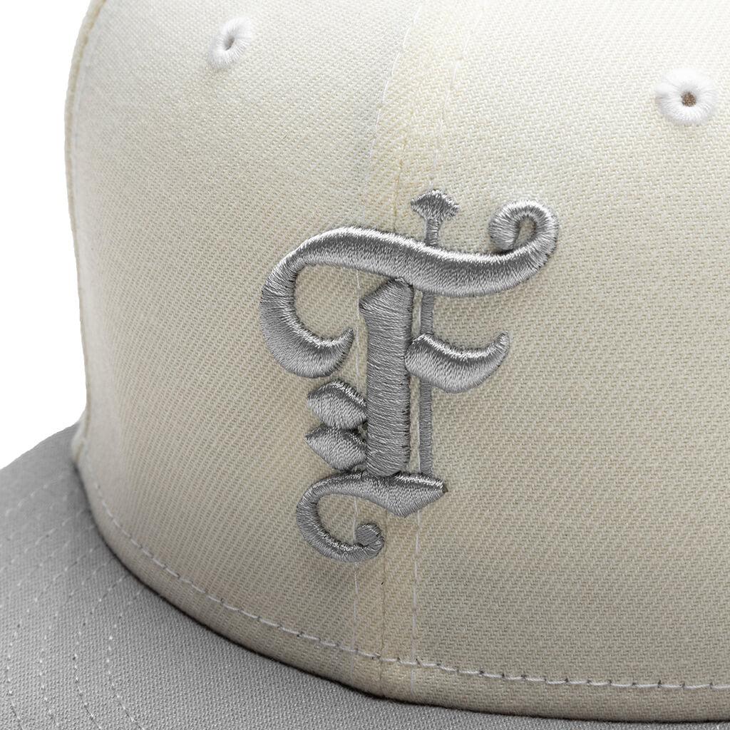 Feature x New Era OE Fitted Cap - Off-White/Grey