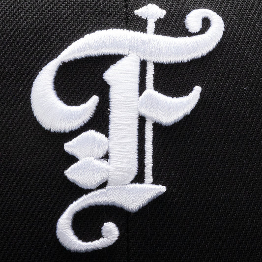 Feature x New Era 59FIFTY Fitted Old English F La Jolla - Black/White