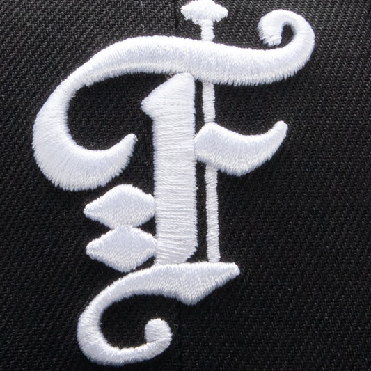 Feature x New Era 59FIFTY Fitted Old English F Wynn - Black/White