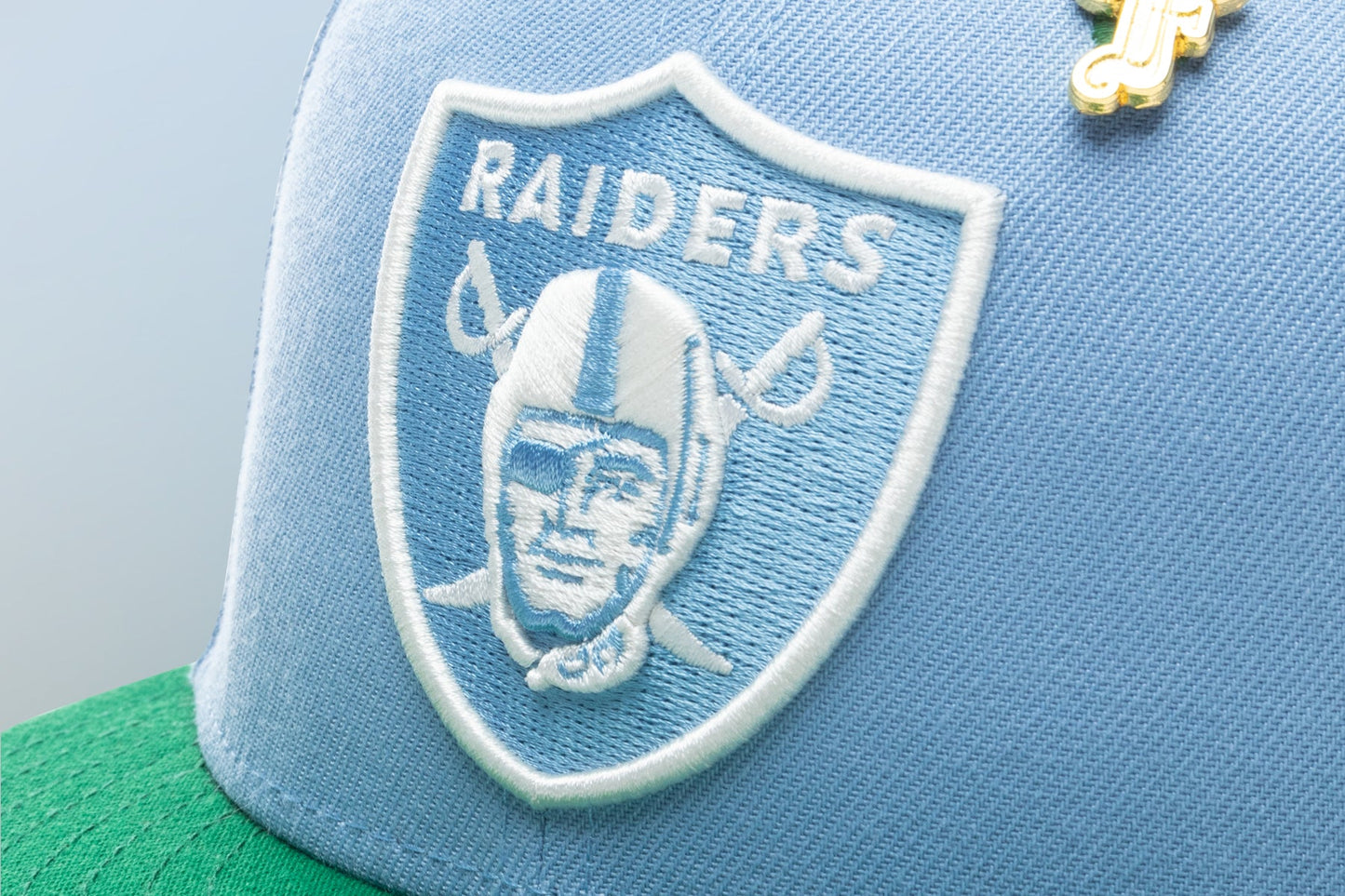 Feature x New Era "Earth" Las Vegas Raiders Fitted - Birdseye Blue/Kelly Green