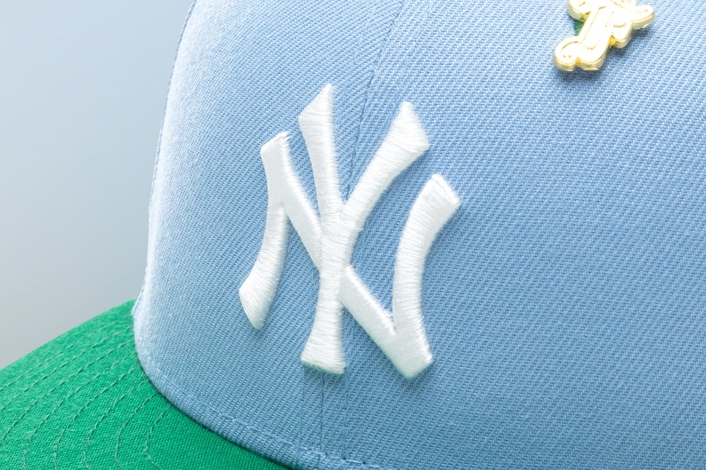 Feature x New Era "Earth" New York Yankee's Fitted - Birdseye Blue/Kelly Green
