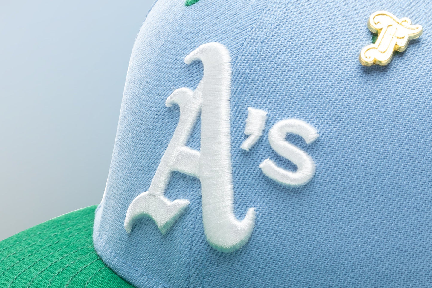 Feature x New Era "Earth" Oakland Athletic's Fitted - Birdseye Blue/Kelly Green