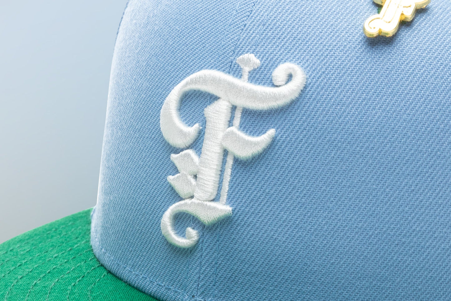Feature x New Era "Earth" OE Fitted - Birdseye Blue/Kelly Green