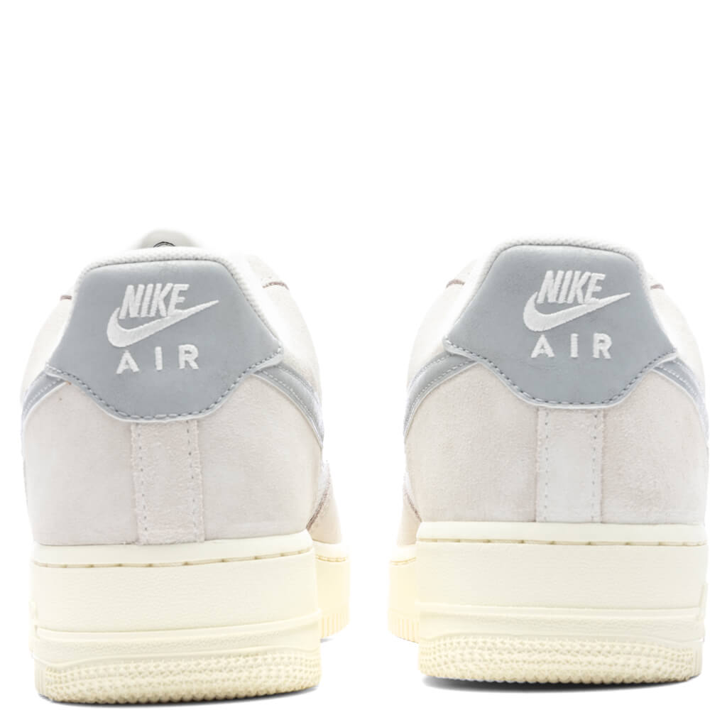 Air Force 1 '07 LV8 - Sail/Light Smoke Grey/Photon Dust