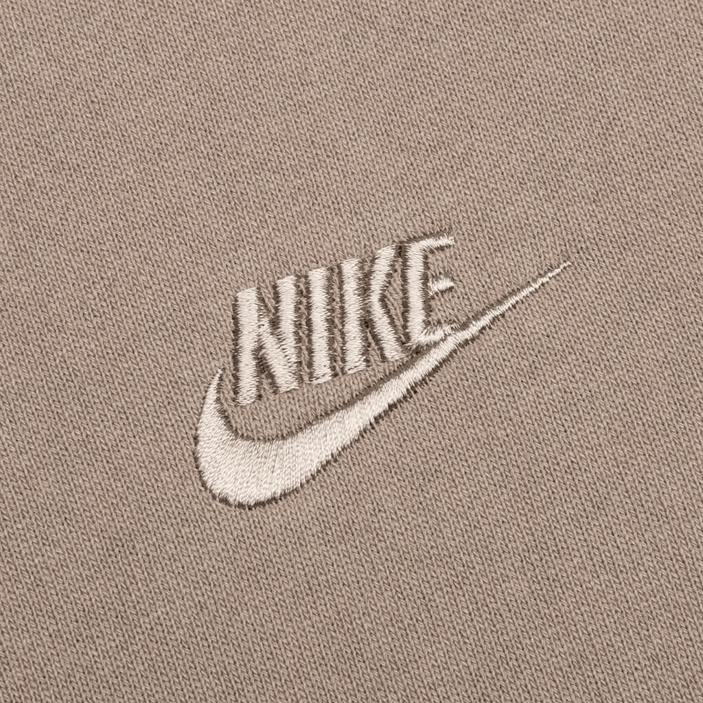 Sportswear Classic Fleece Crew - Sandalwood/Khaki