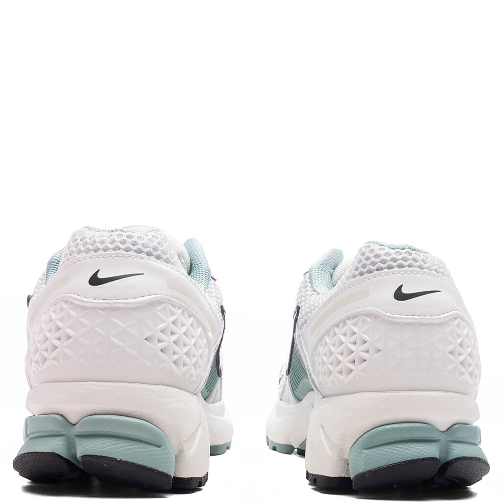 Women's Zoom Vomero 5 - Summit White/Metallic Silver/Wolf Grey