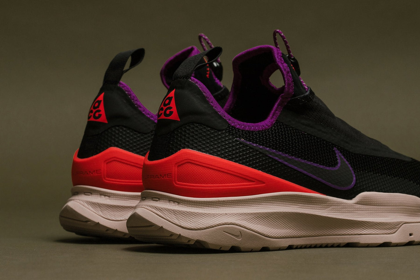ACG Zoom Air AO - Black/Laser Crimson