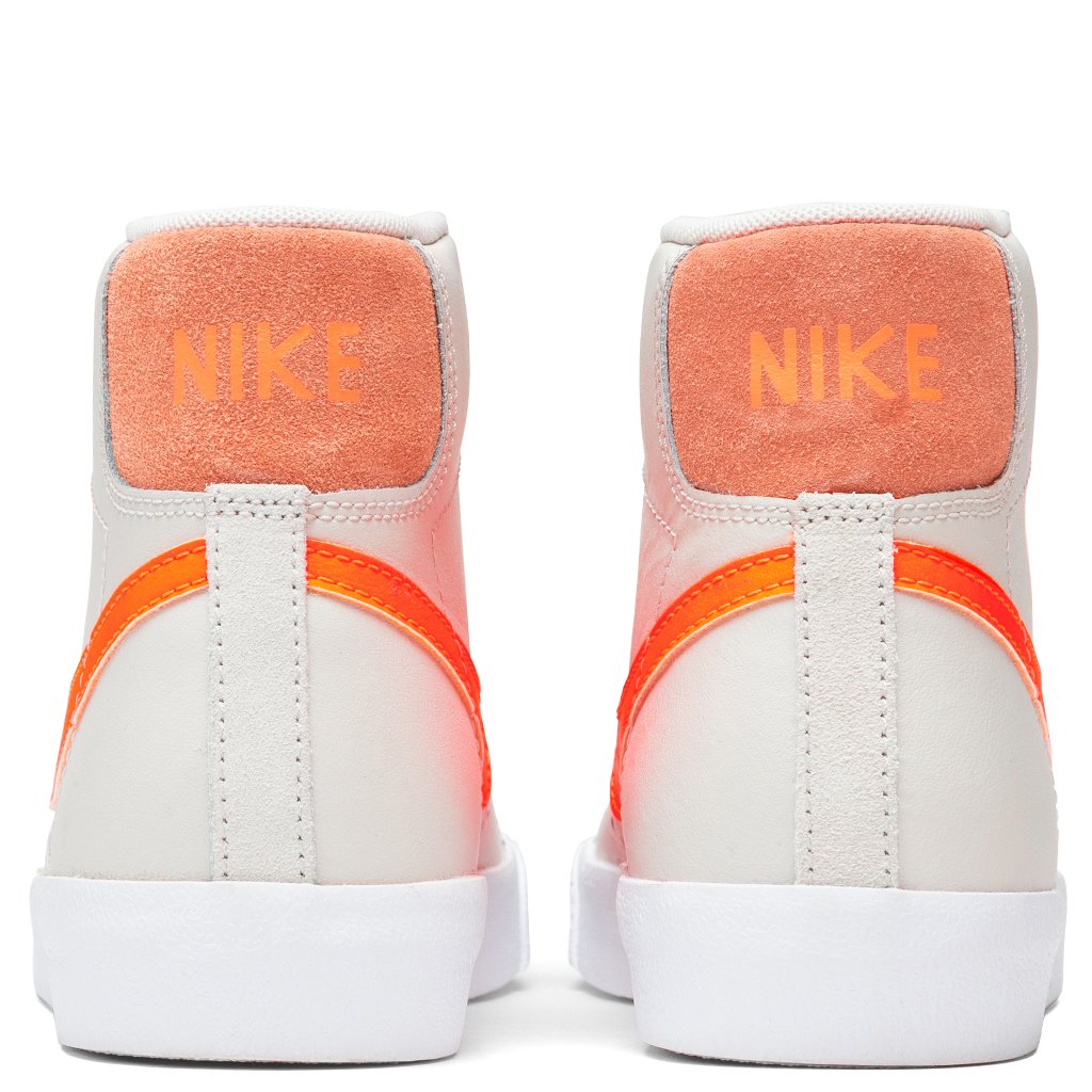 Women's Blazer Mid '77 - Light Bone/Total Orange