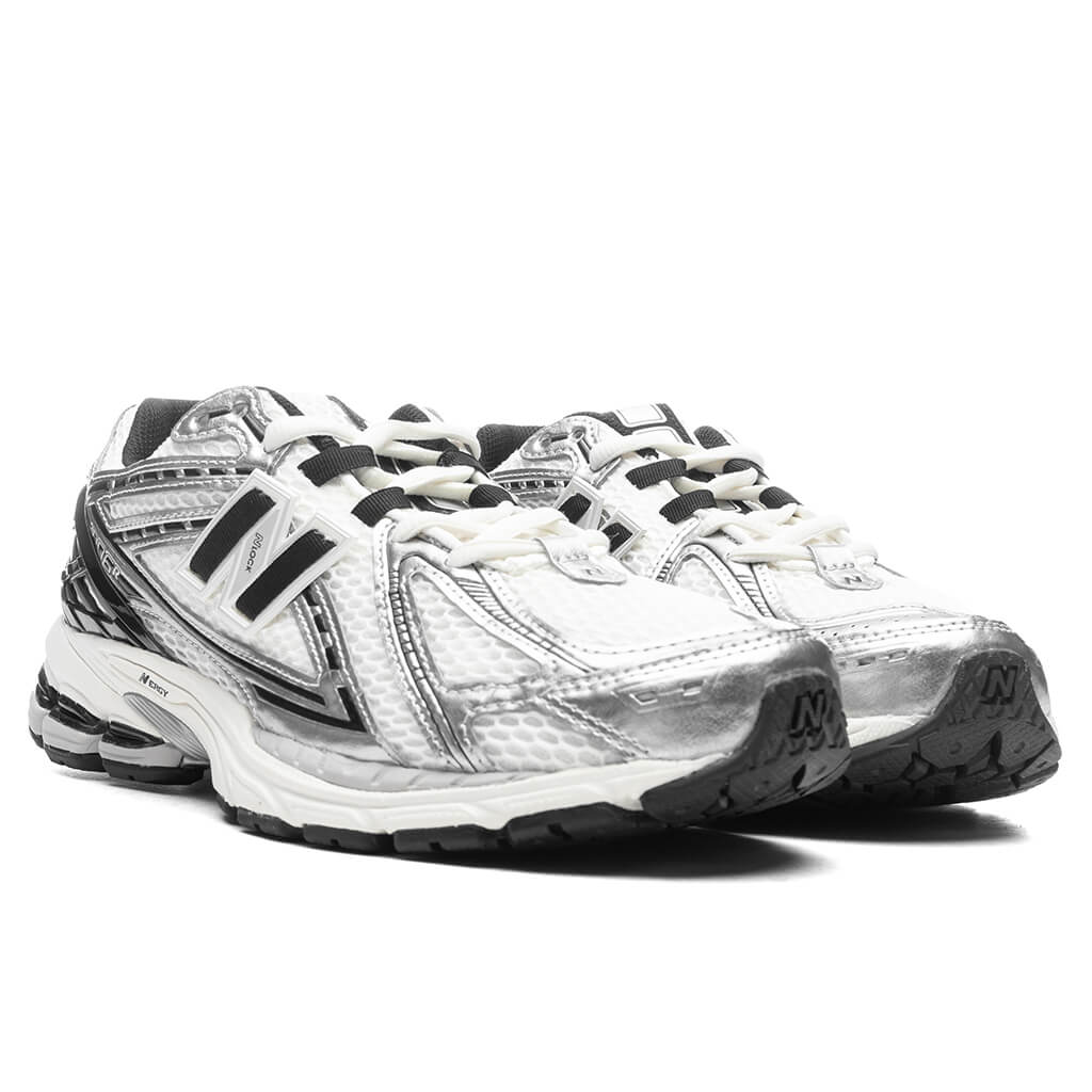 1906R - Silver Metallic/Black/Sea Salt