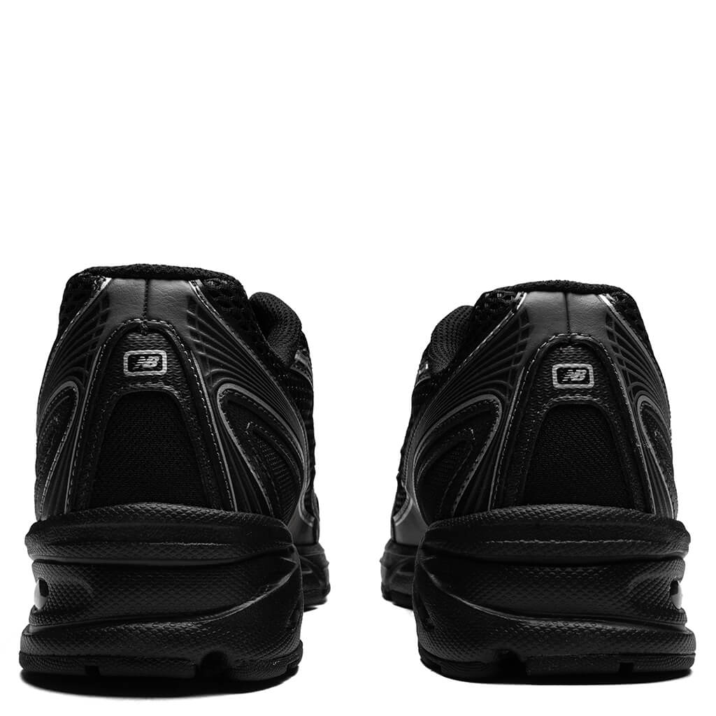 740 - Black/Silver Metallic
