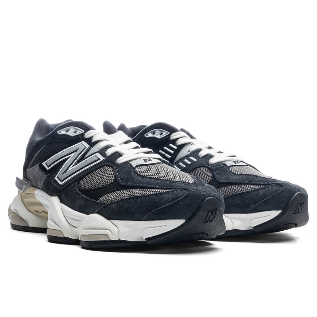 9060 - Black/ Phantom/Magnet/Silver Metallic