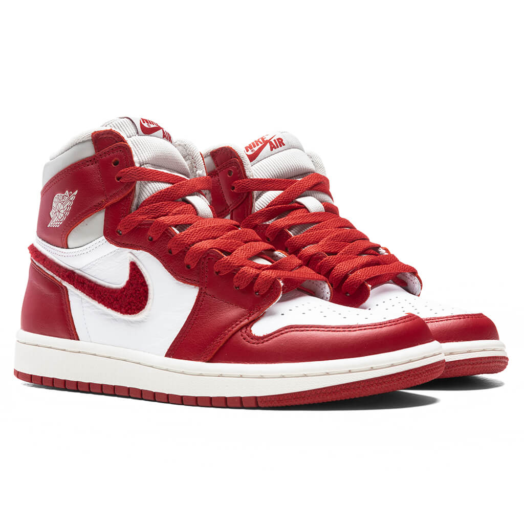 Women's Air Jordan 1 Retro High OG 'Varsity Red' - Light Iron Ore/Varsity Red/Sail