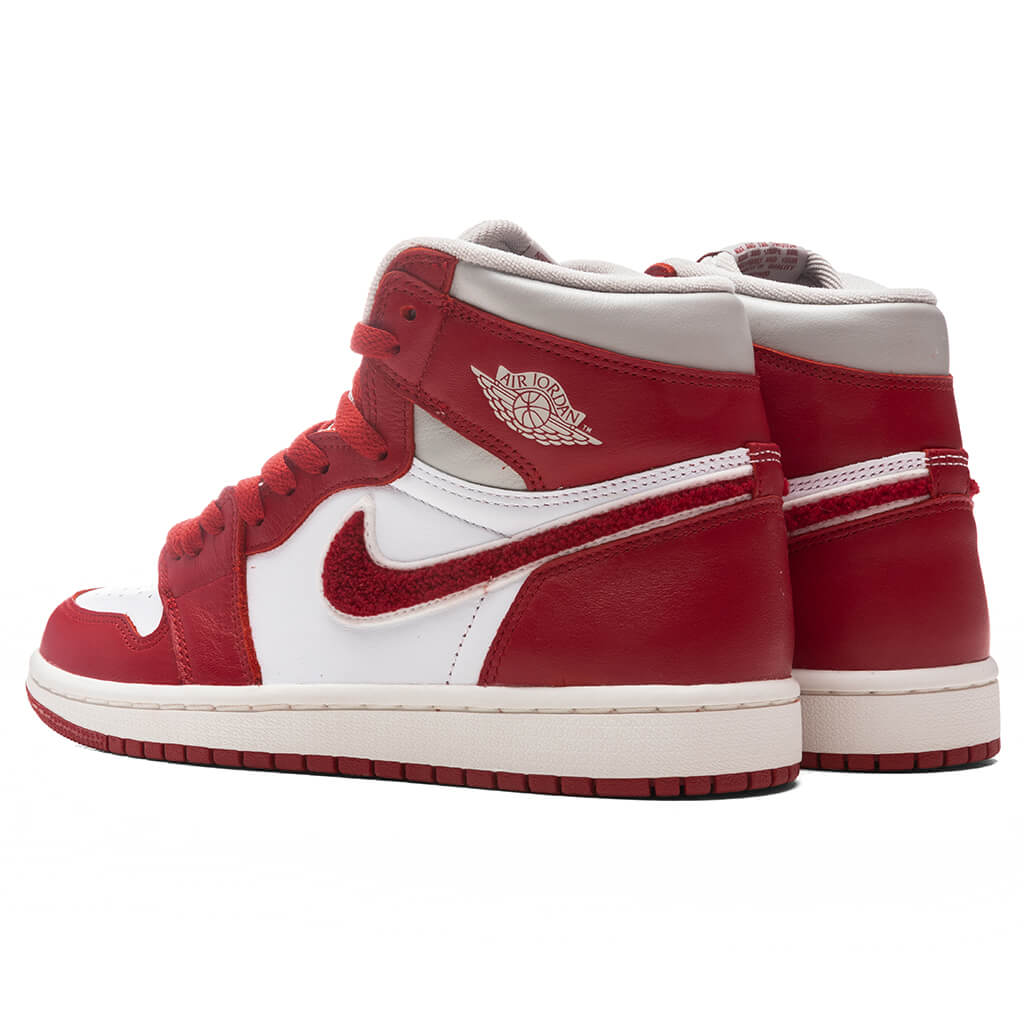 Women's Air Jordan 1 Retro High OG 'Varsity Red' - Light Iron Ore/Varsity Red/Sail