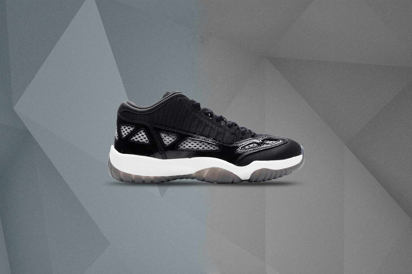 Air Jordan 11 Retro Low IE - Black/White