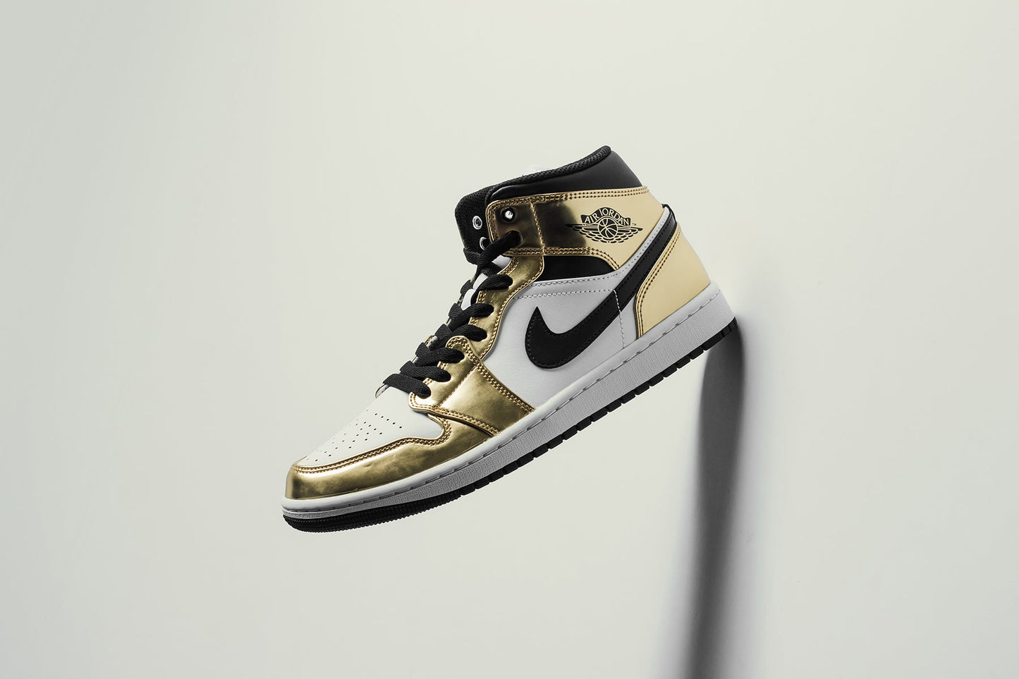 Air Jordan 1 Mid SE - Metallic Gold/Black