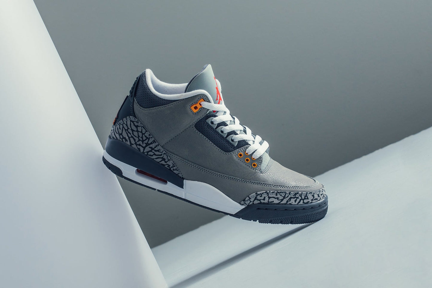 Air Jordan 3 Retro "Cool Grey" - Silver/Sport Red