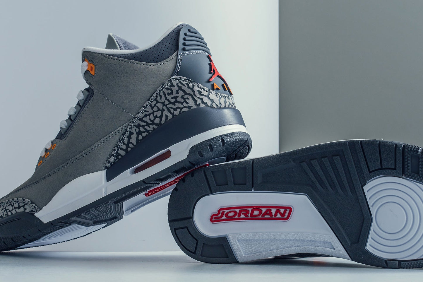 Air Jordan 3 Retro "Cool Grey" - Silver/Sport Red