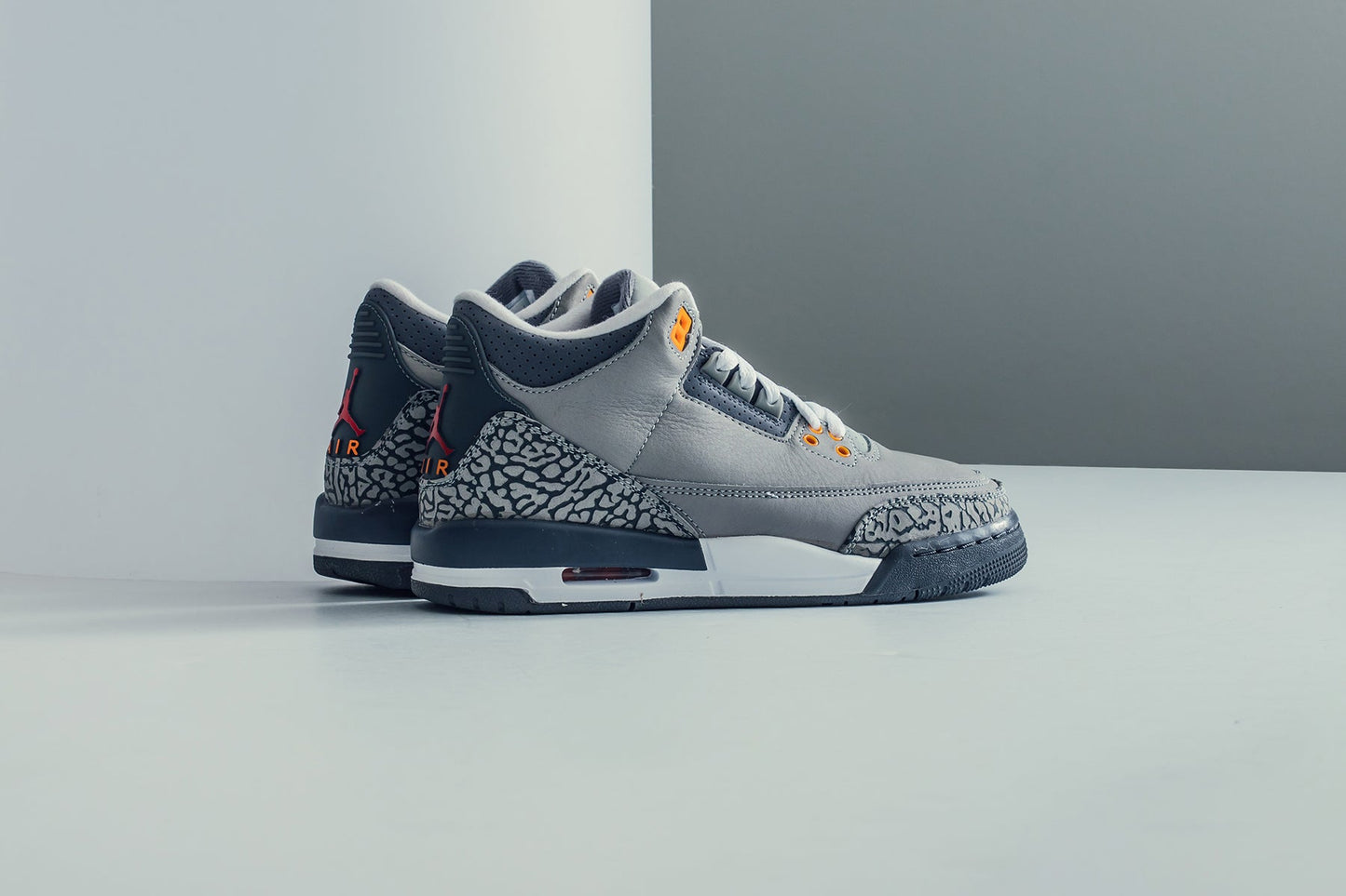 Air Jordan 3 Retro (GS) "Cool Grey" - Silver/Sport Red