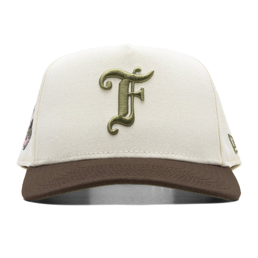 Feature x New Era 9FIFTY A-Frame Old English F Calabasas - Ivory/Walnut