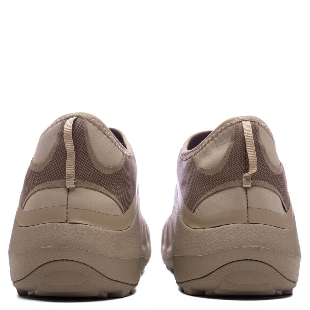 Crocs x Satisfy Quick Trail Low - Tumbleweed