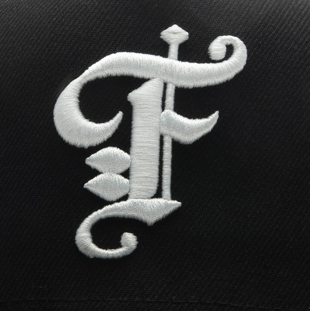 Feature x New Era 59FORTY Curved A-Frame Old English F - Black