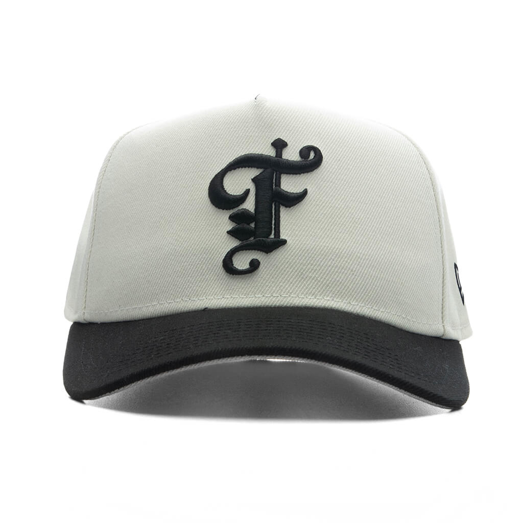 Feature x New Era 59FORTY Curved A-Frame Fitted Old English F - Chrome/Black