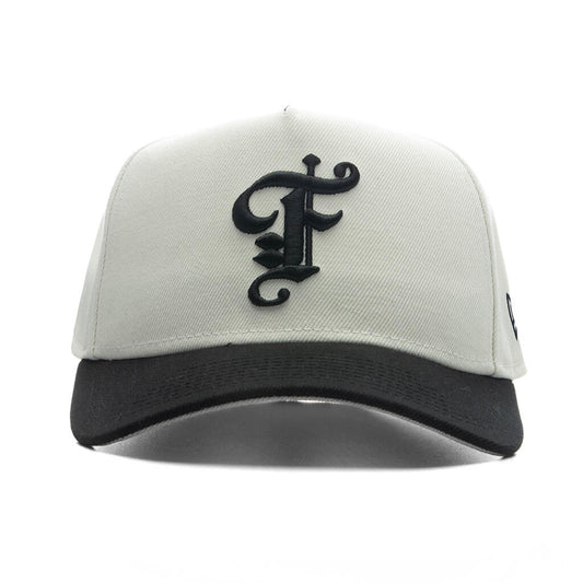 Feature x New Era 59FORTY Curved A-Frame Fitted Old English F - Chrome/Black