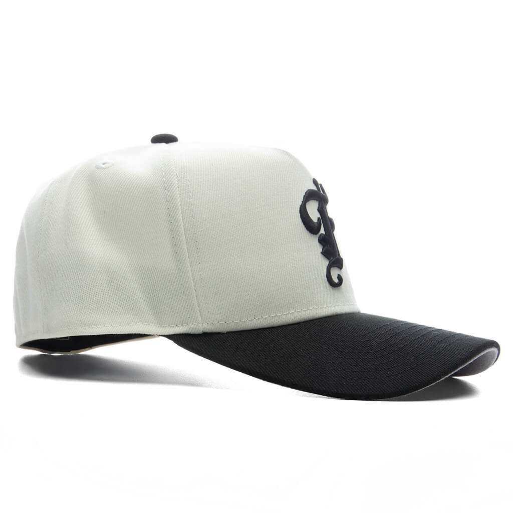 Feature x New Era 59FORTY Curved A-Frame Fitted Old English F - Chrome/Black