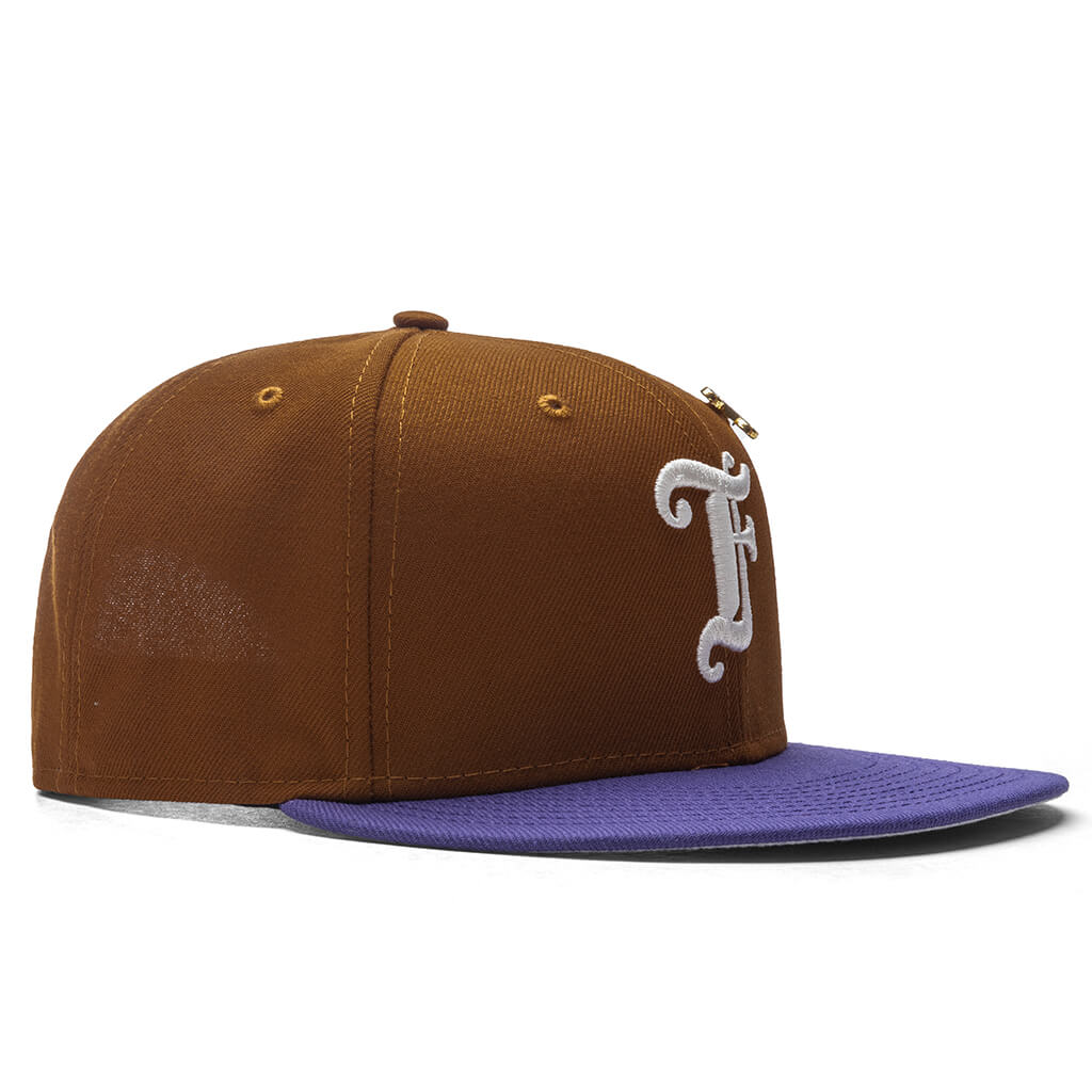 Feature x New Era Old English F Snapback - Peanut/New Orchid