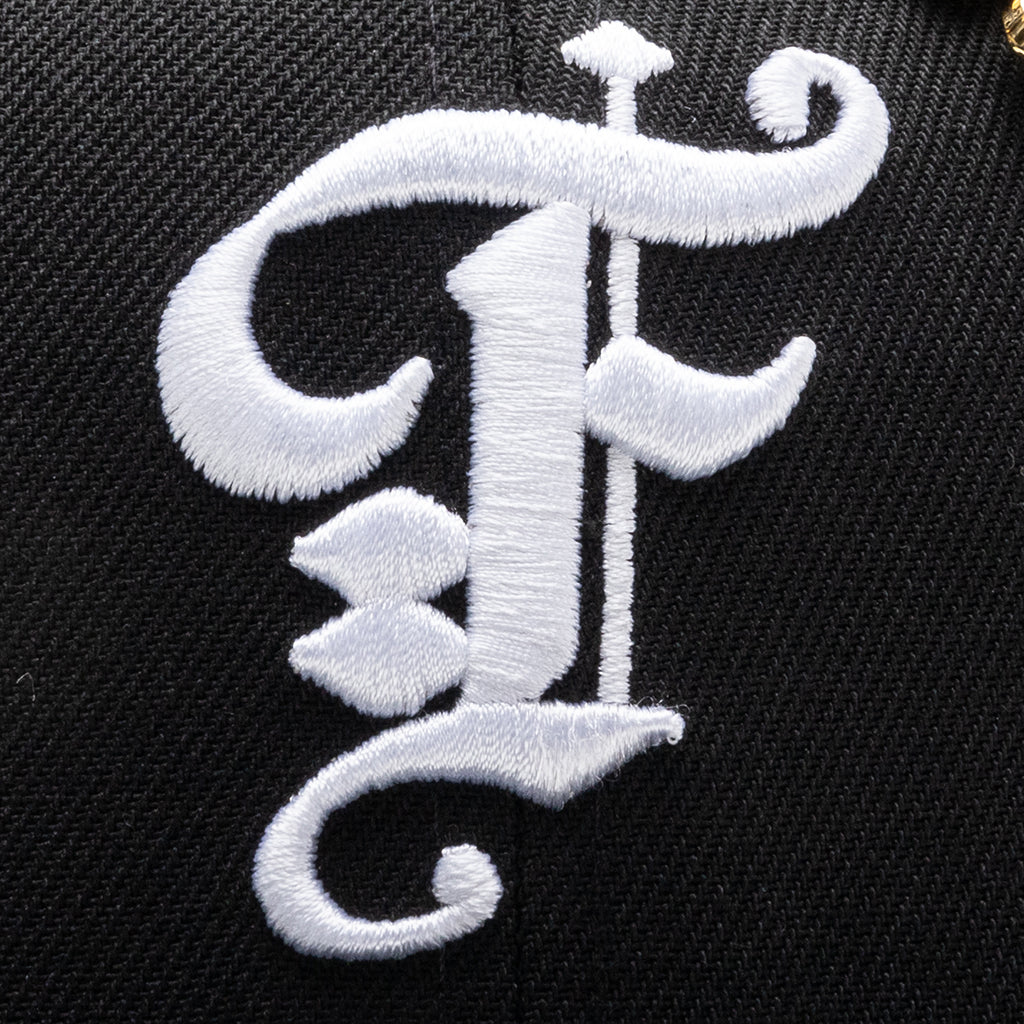 Feature x New Era 59FIFTY Fitted Old English F Scottsdale - Black/White