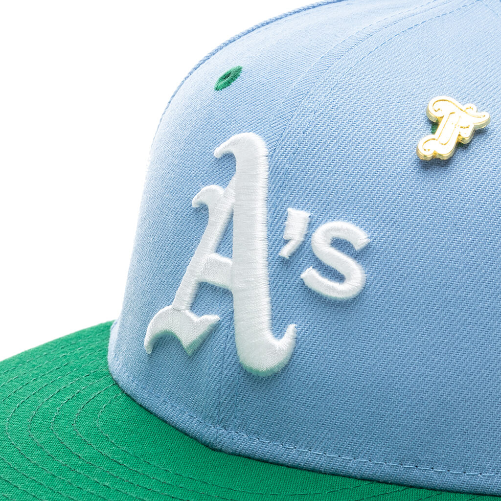 Feature x New Era "Earth" Oakland Athletic's Fitted - Birdseye Blue/Kelly Green