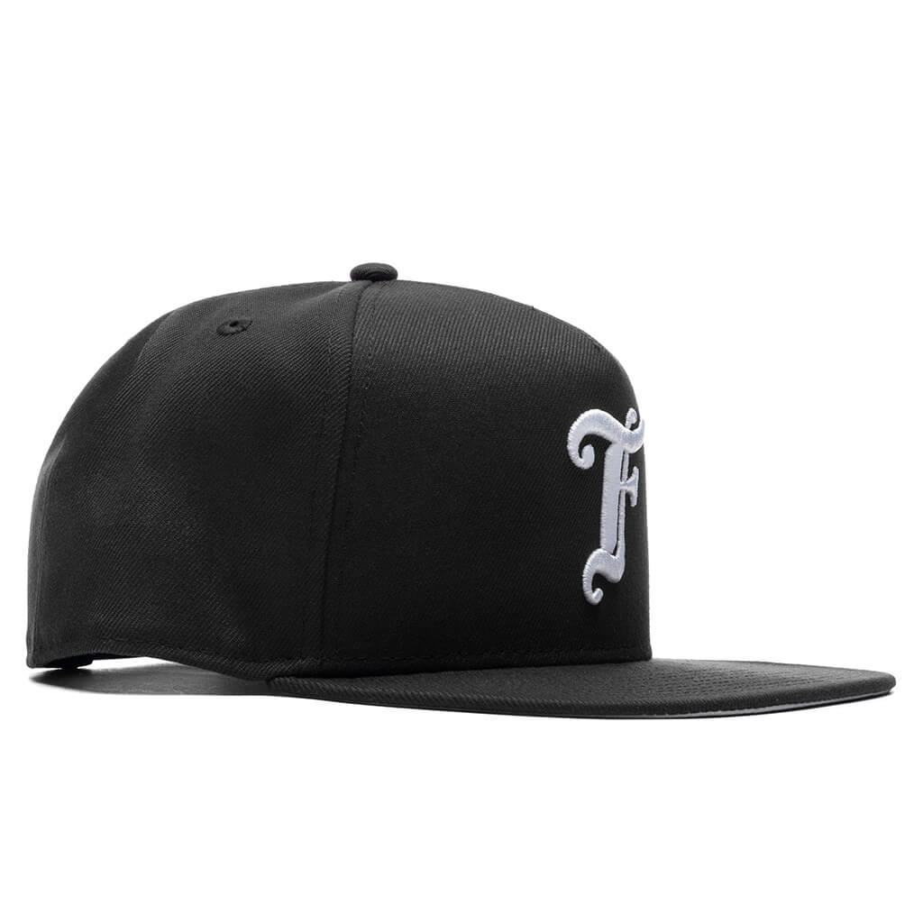 Feature x New Era 9FIFTY Curved A-Frame Old English F Snapback - Black