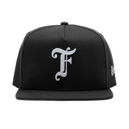 Feature x New Era 9FIFTY Curved A-Frame Old English F Snapback - Black