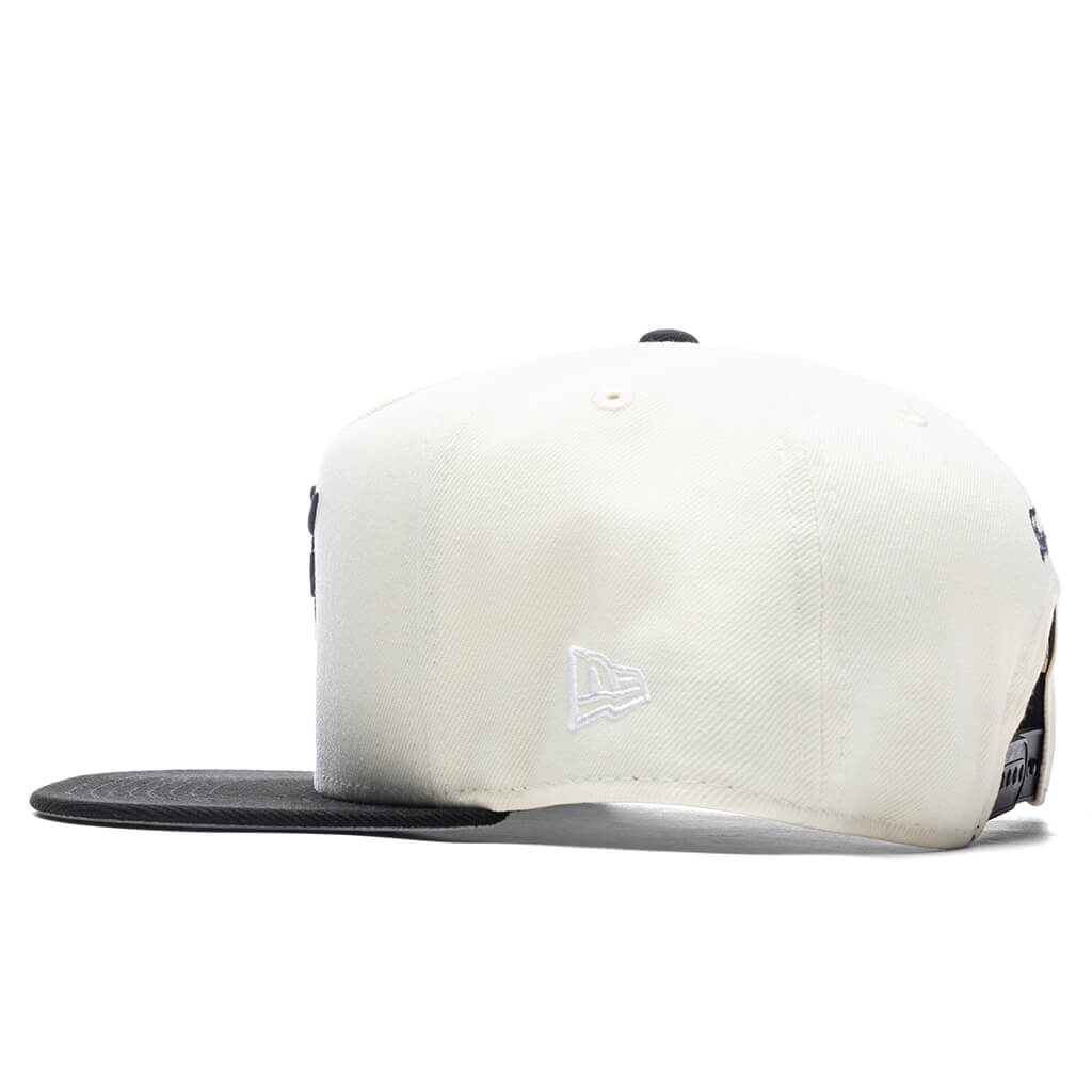 Feature x New Era 9FIFTY Curved A-Frame Old English F Snapback - Chrome/Black