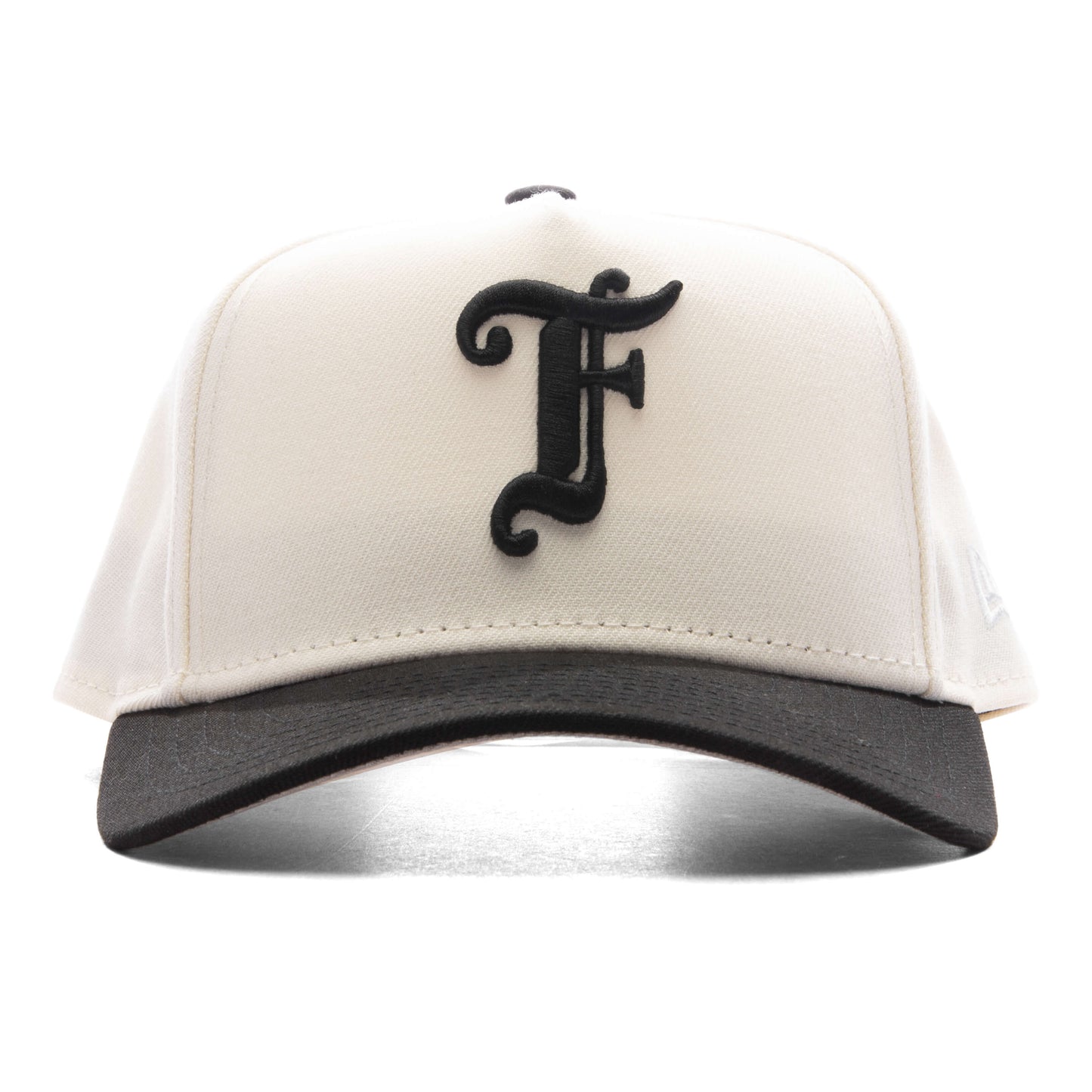 Feature x New Era Kids 9FORTY A-Frame Snapback Old English F - Chalk White