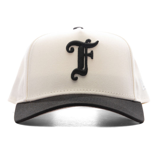 Feature x New Era Kids 9FORTY A-Frame Snapback Old English F - Chalk White
