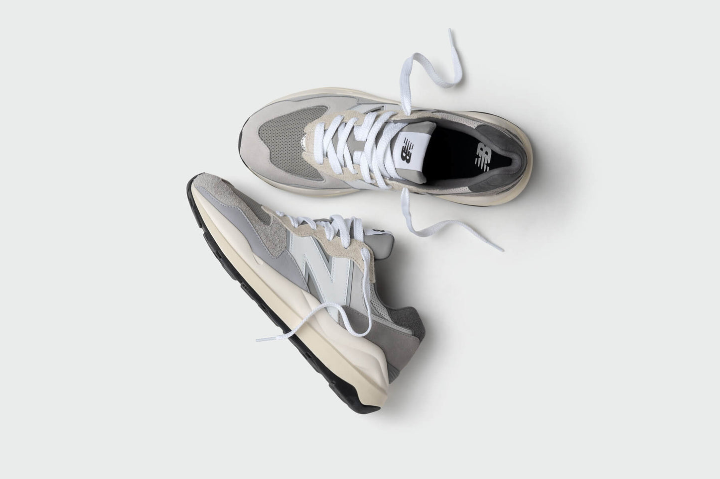 57/40 - Grey/White