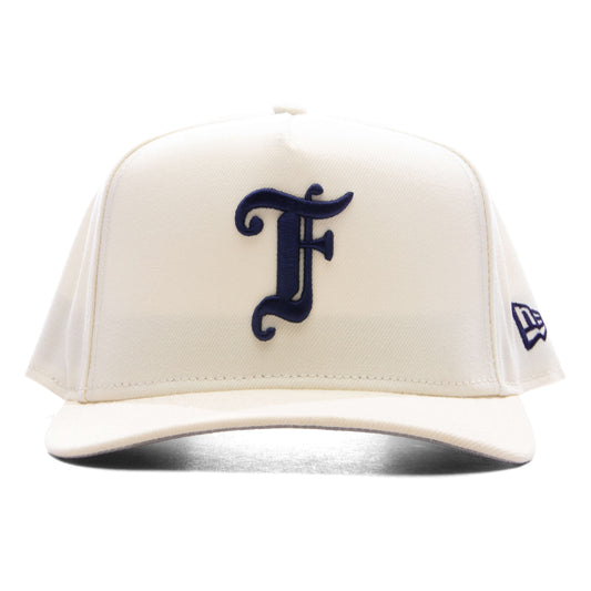 Feature x New Era 9FIFTY Curved A-Frame Old English F Snapback - Chrome