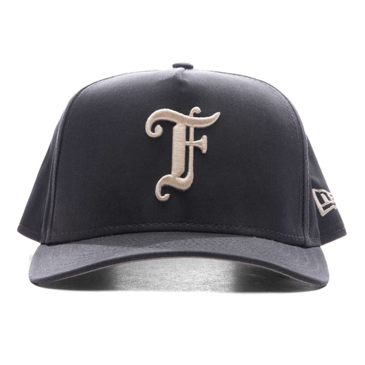 Feature x New Era 9FIFTY Curved A-Frame Old English F Snapback - Graphite
