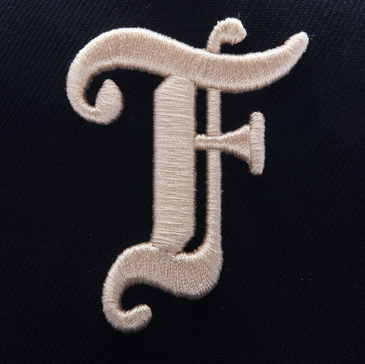 Feature x New Era 9FIFTY Curved A-Frame Old English F Snapback - Navy