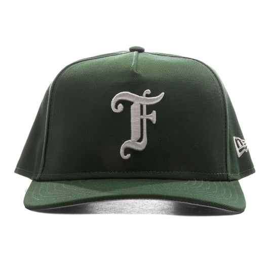 Feature x New Era 9FIFTY Curved A-Frame Old English F Snapback - Rifle Green