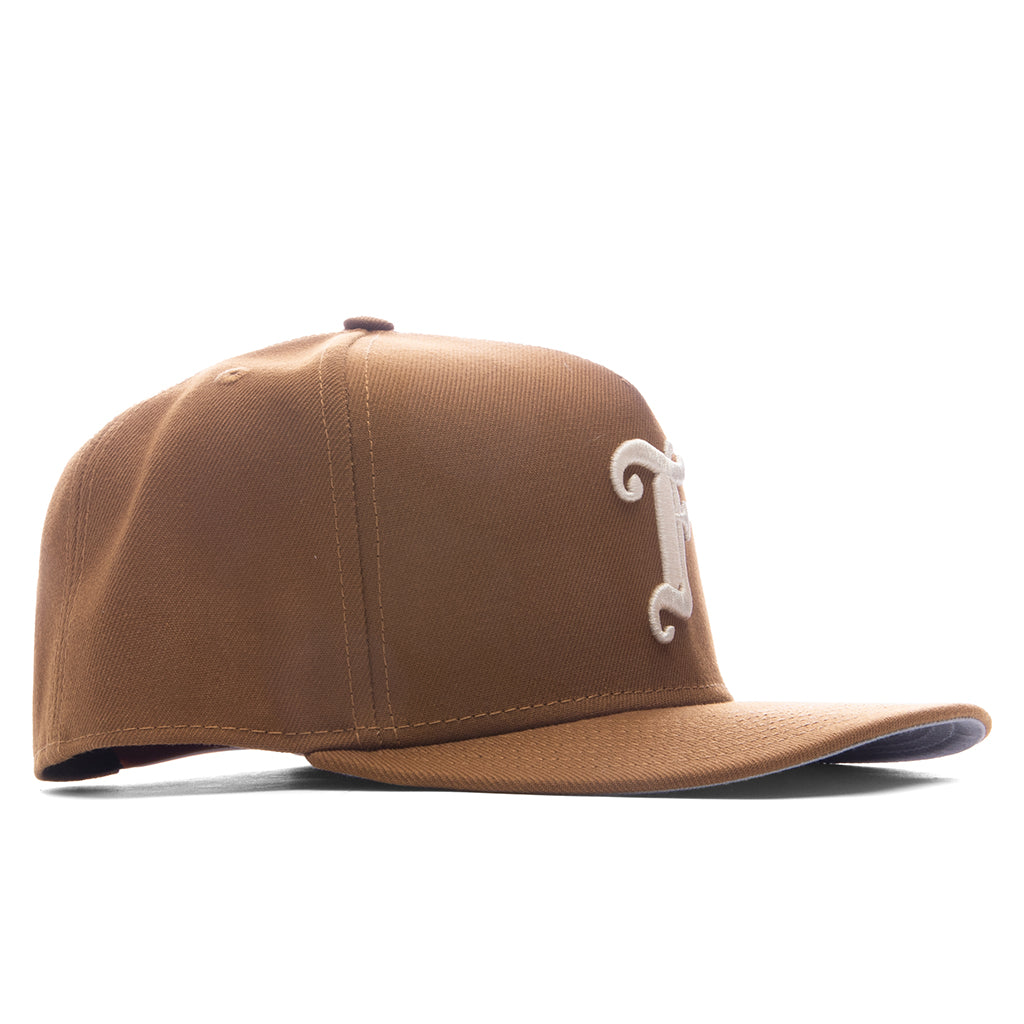 Feature x New Era 9FIFTY Curved A-Frame Old English F Snapback - Toasted Peanut