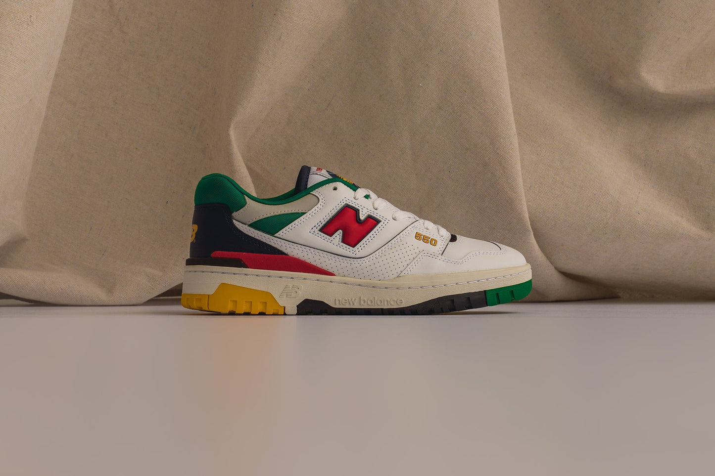 550 - White/Multicolor