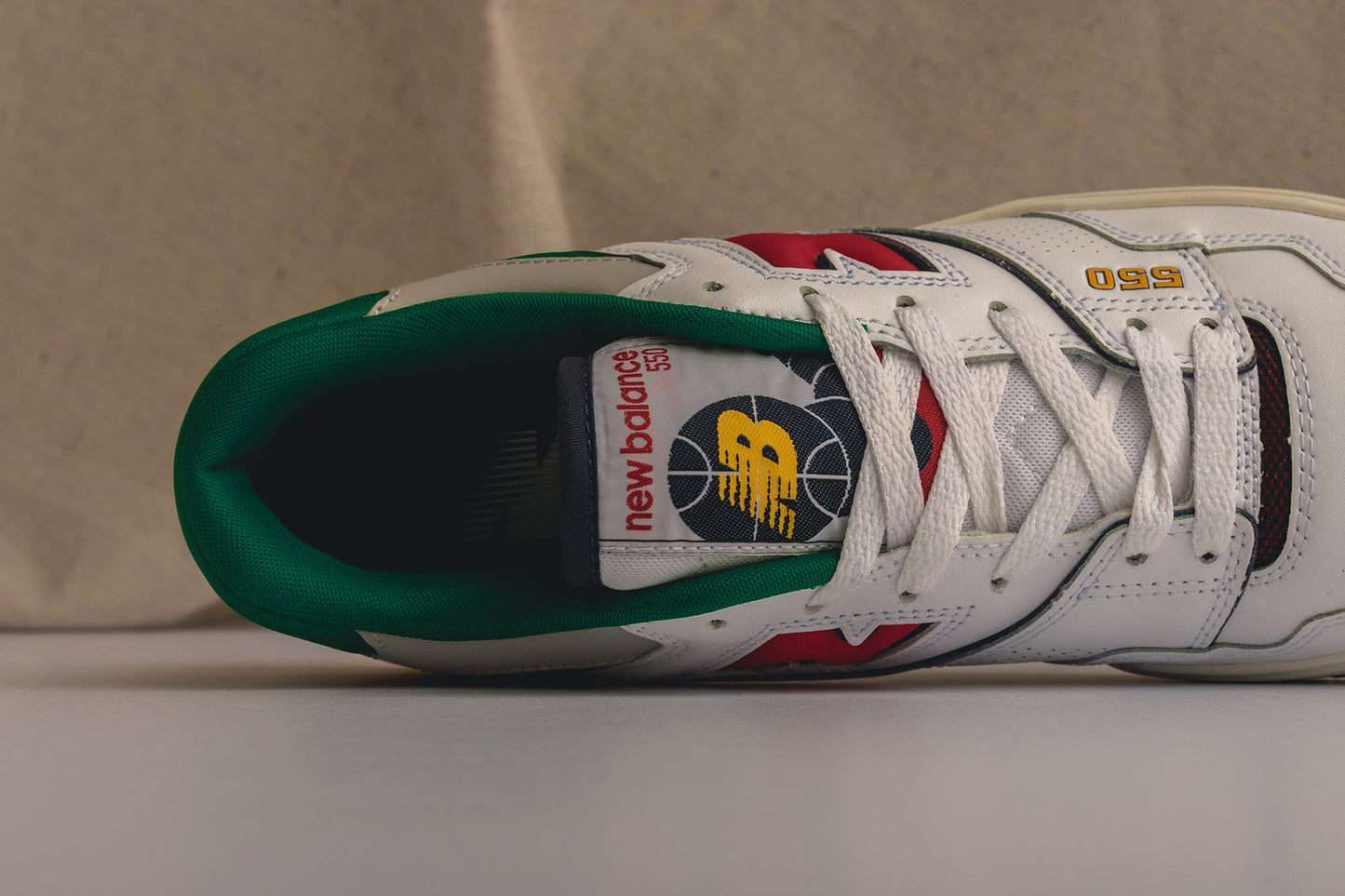 550 - White/Multicolor