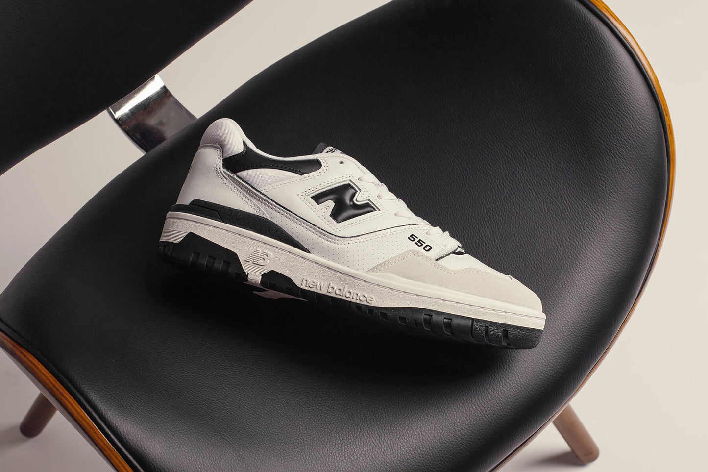 550 - White/Black