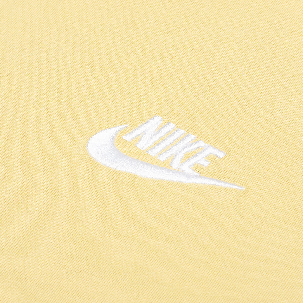 Sportswear Club T-Shirt - Saturn Gold/White
